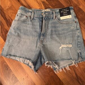 NWT Abercrombie High rise mom Jean shorts
